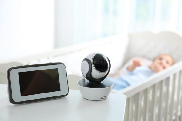Chọn tính nắng lắp đặt camera giám sát trẻ em