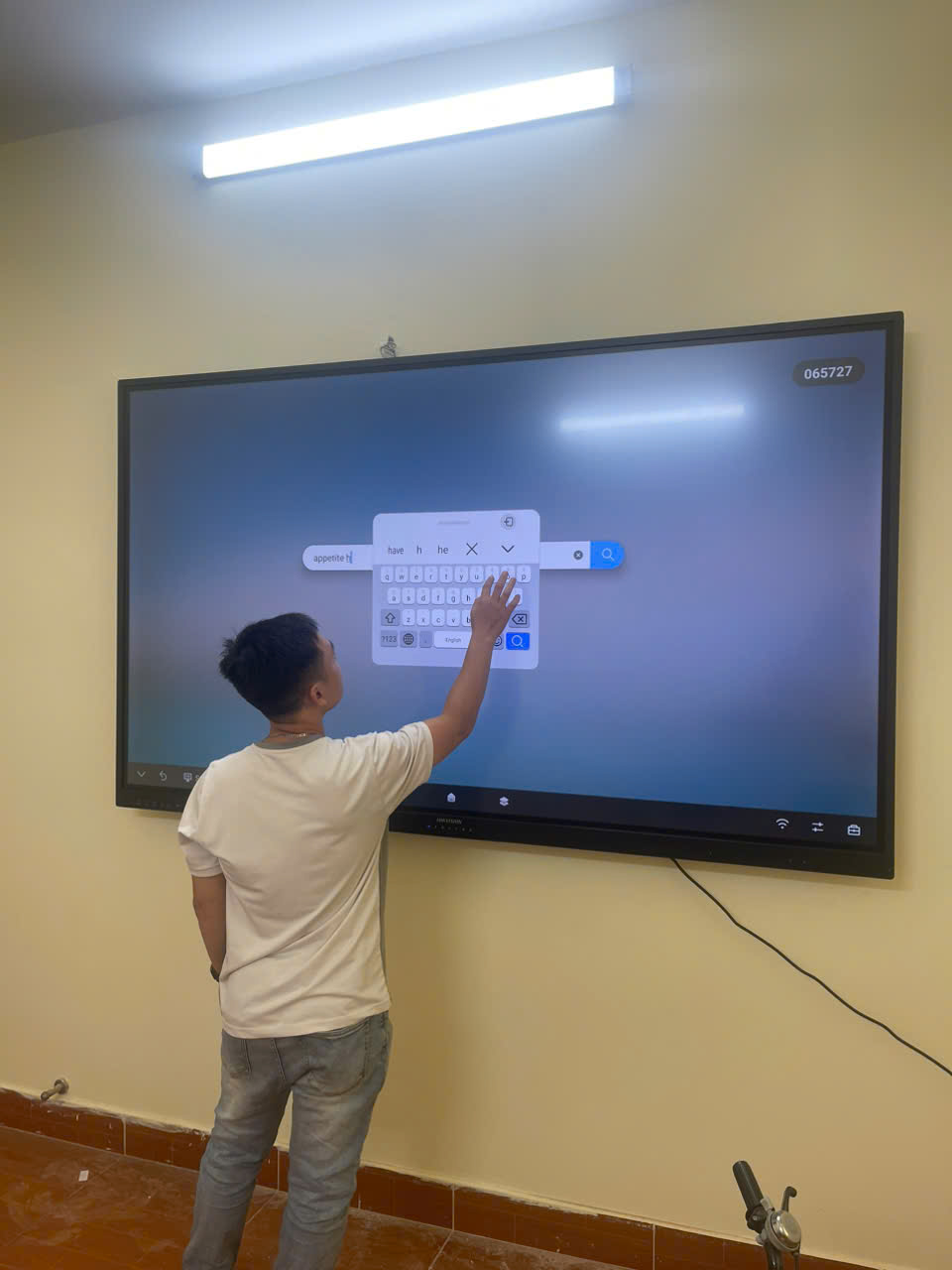 MÀN HÌNH TƯƠNG TÁC Đặc điểm của màn hình tương tác Hikvision